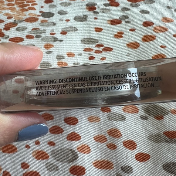 Soft focus waterproof setting powder Moira Brand New - Picture 3 of 7